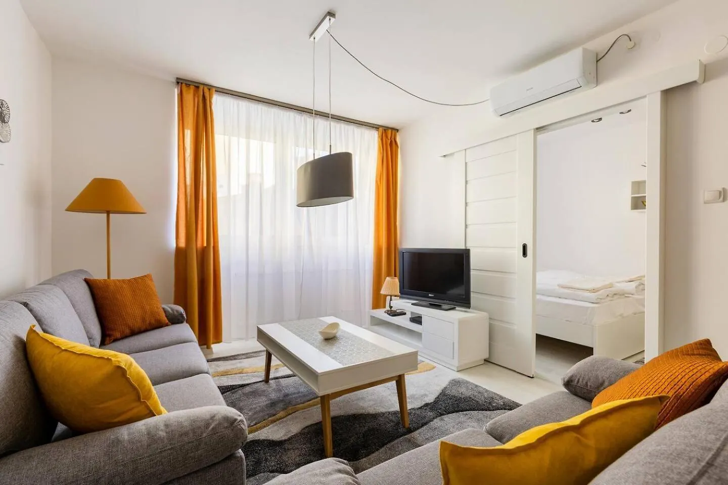Flat White Apartment Budapest Hungary
