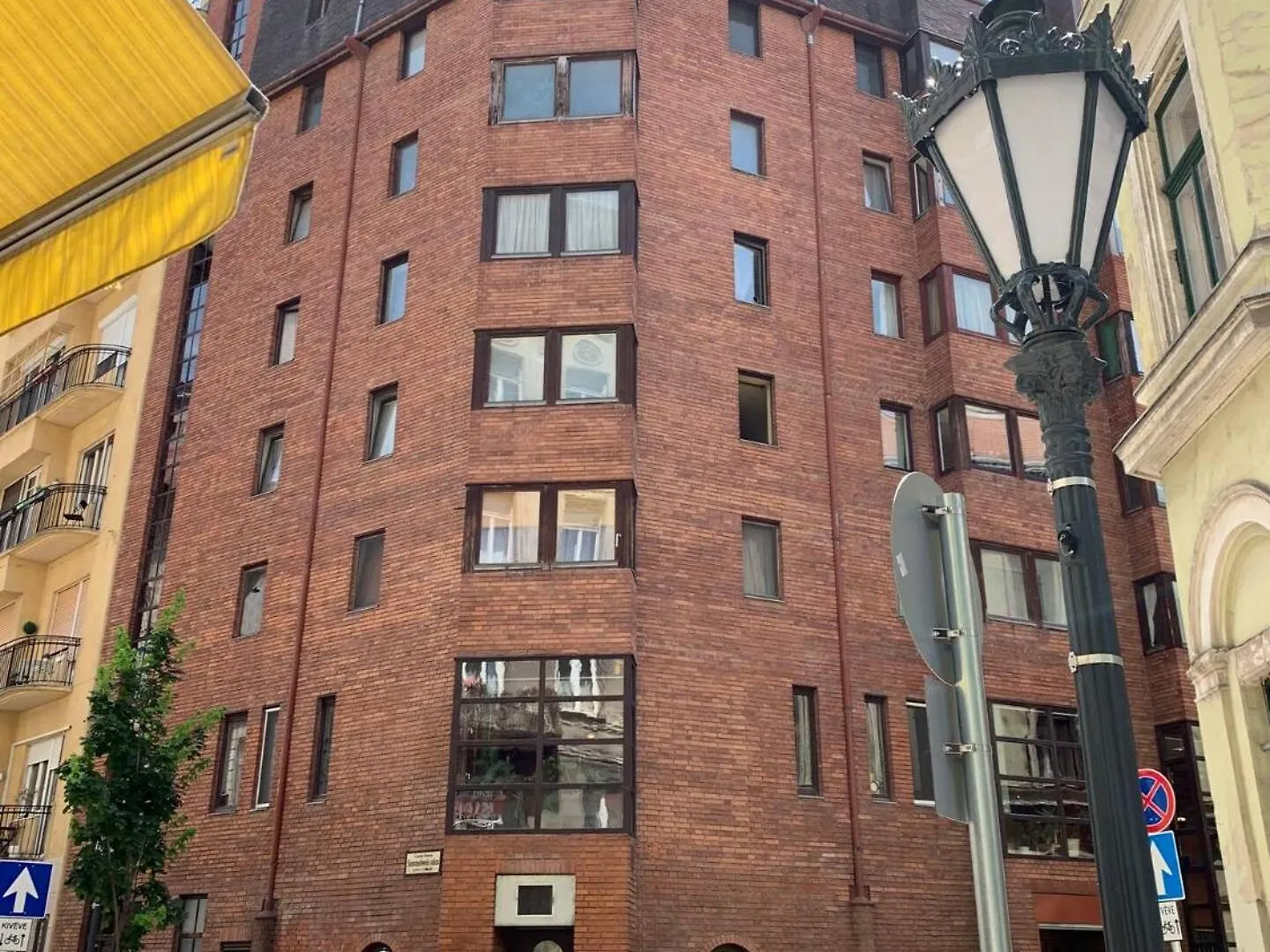 Flat White Apartment Budapest Hungary